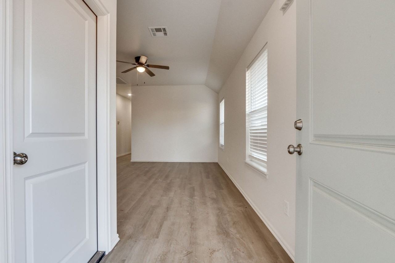 11613 Mackenzie Way - Photo 5 of 45