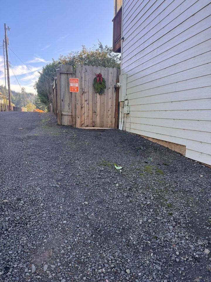 438 10th Court - Photo 5 of 19