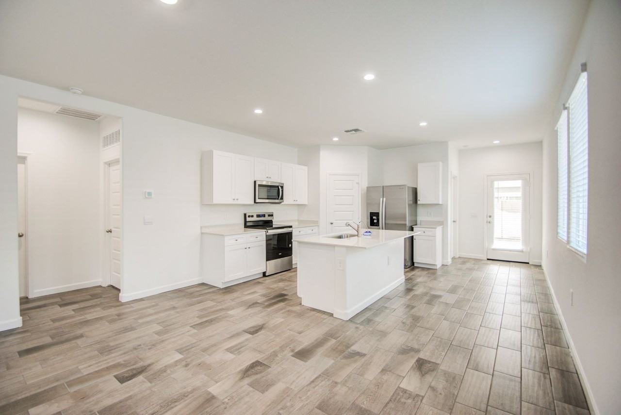 1749 W Stealth Ave - Photo 2 of 34