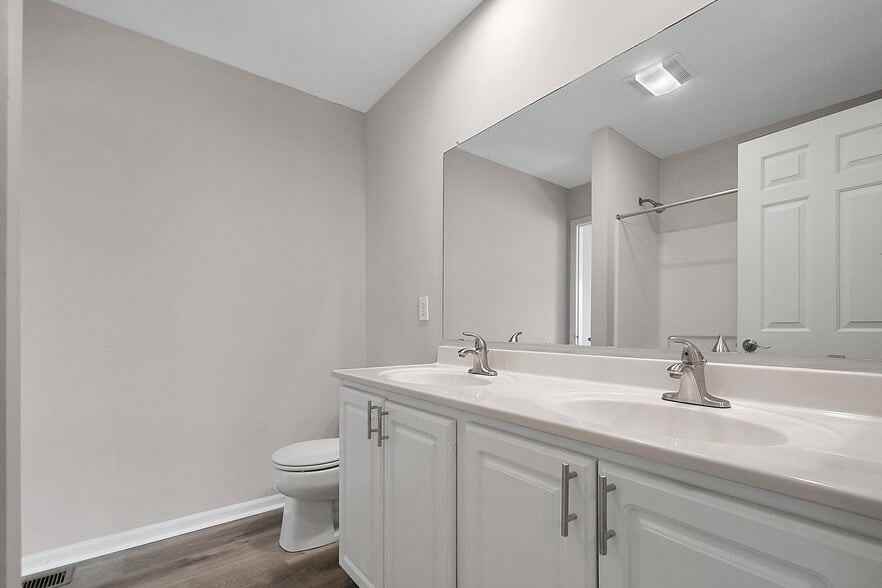 College Park - Photo 5 of 18