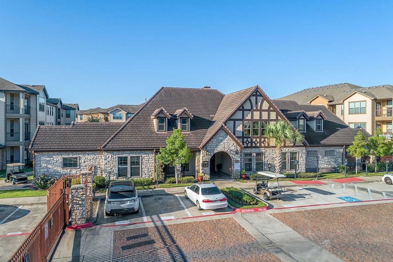 Kensington Crossings - Photo 2 of 36