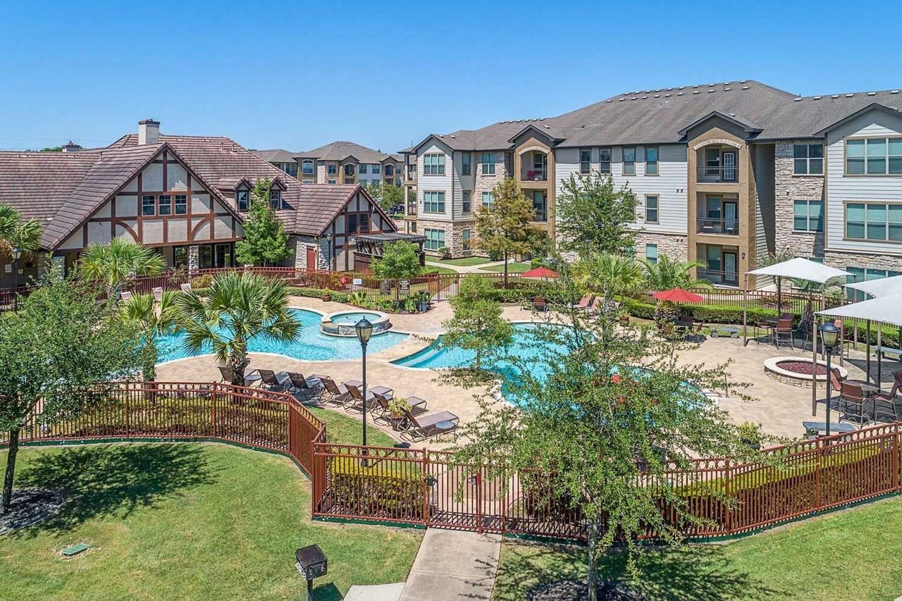 Kensington Crossings - Photo 7 of 36