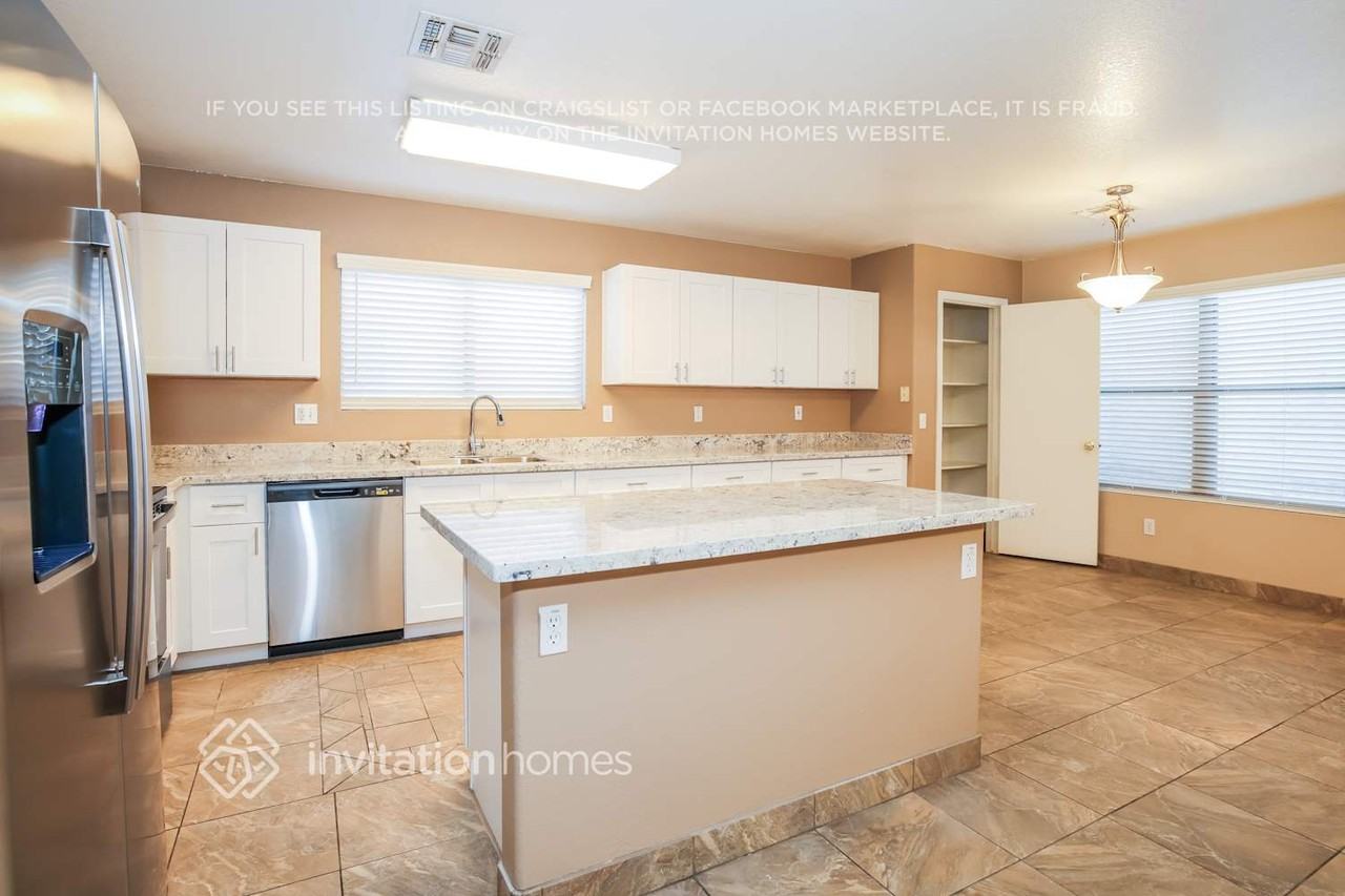 1714 W Amberwood Dr - Photo 6 of 18