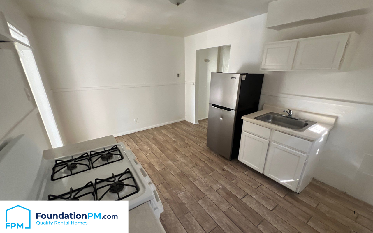 2320 East Warren Street - Photo 3 of 6