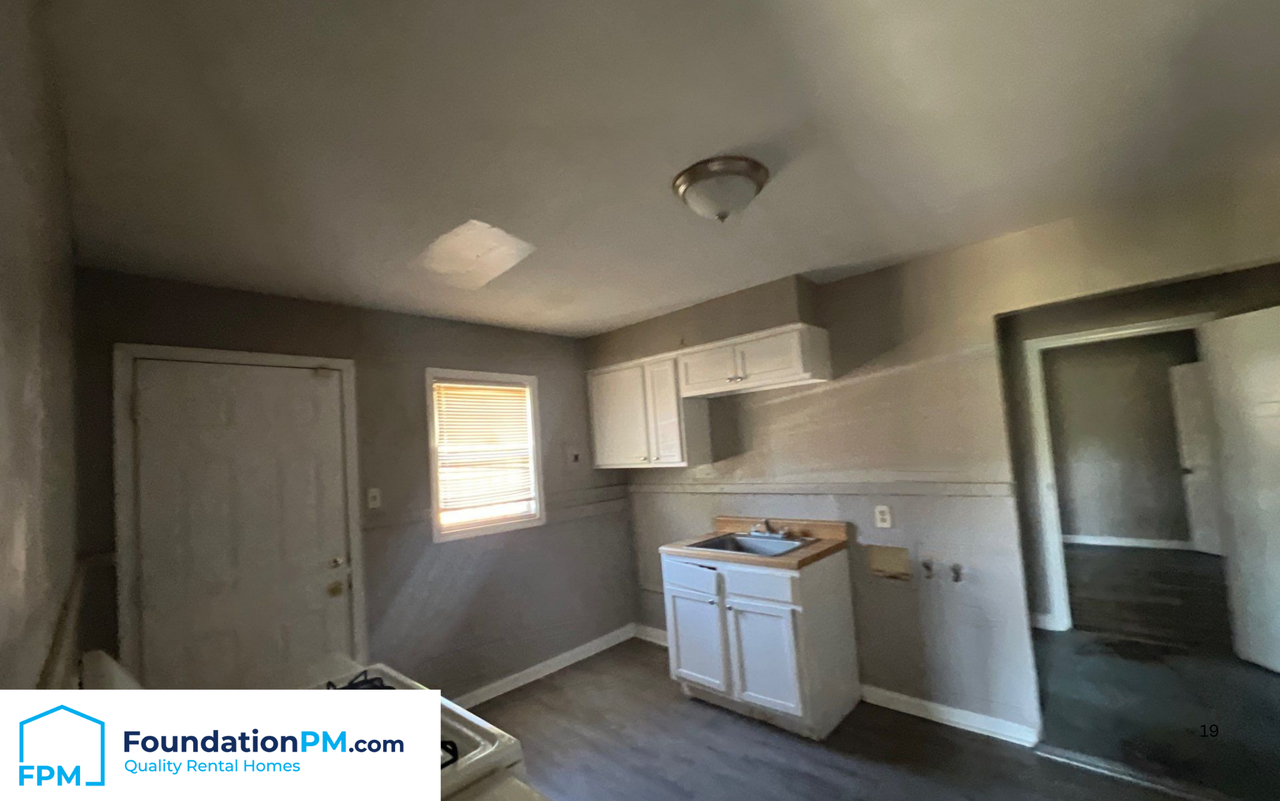 2332 East Warren Street - Photo 3 of 6