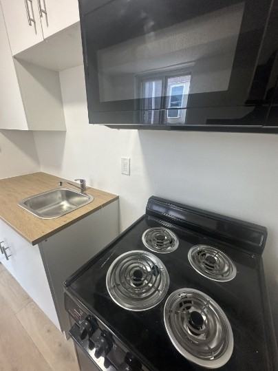 17550 Lake Shore Boulevard - Photo 7 of 14