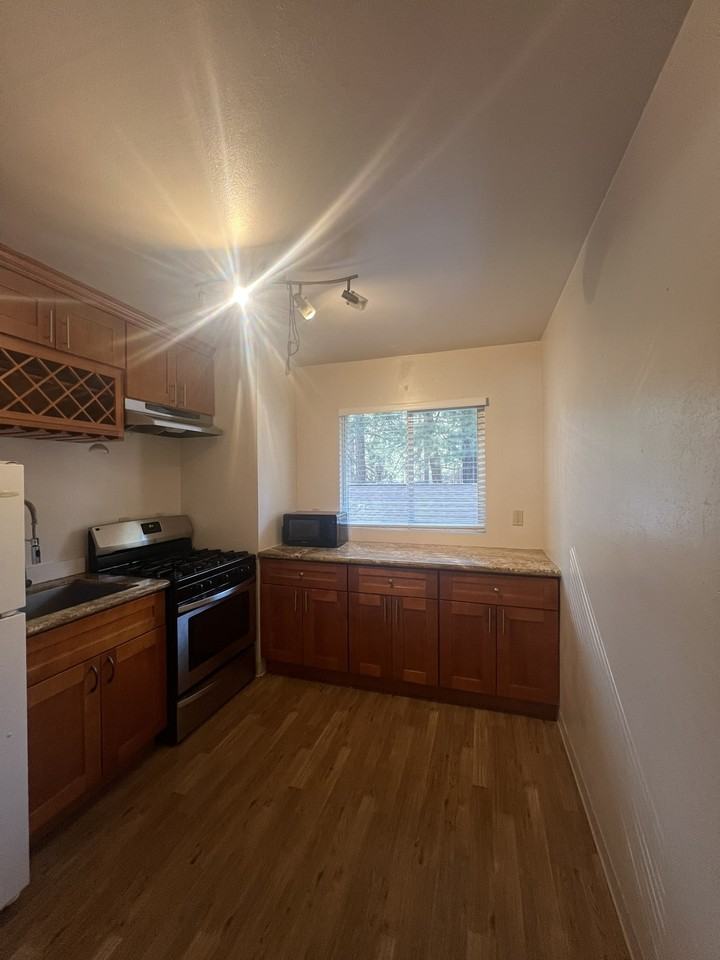 1222 Sierra Boulevard - Photo 6 of 24