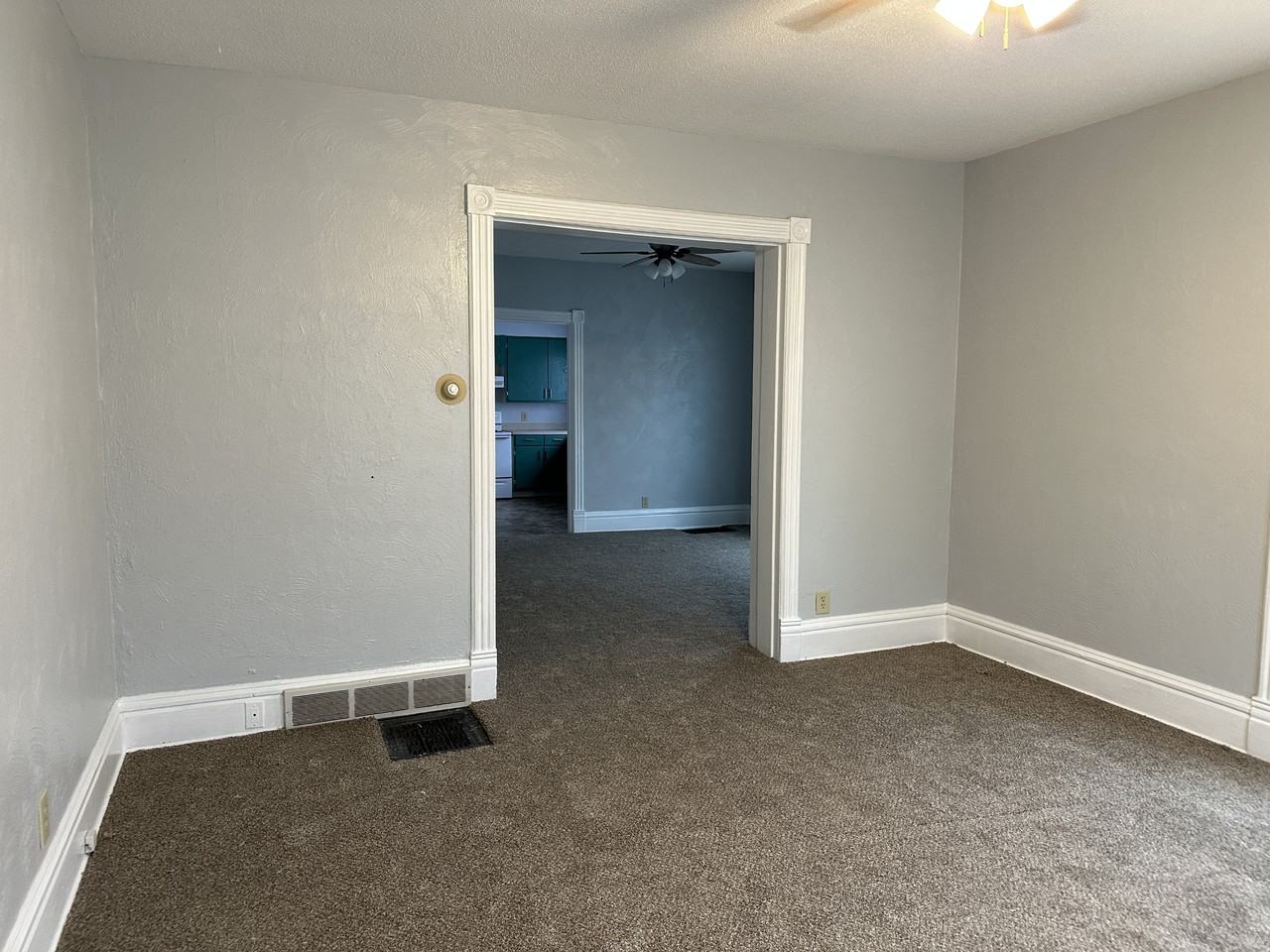 1108 S Carrol Ave - Photo 3 of 20