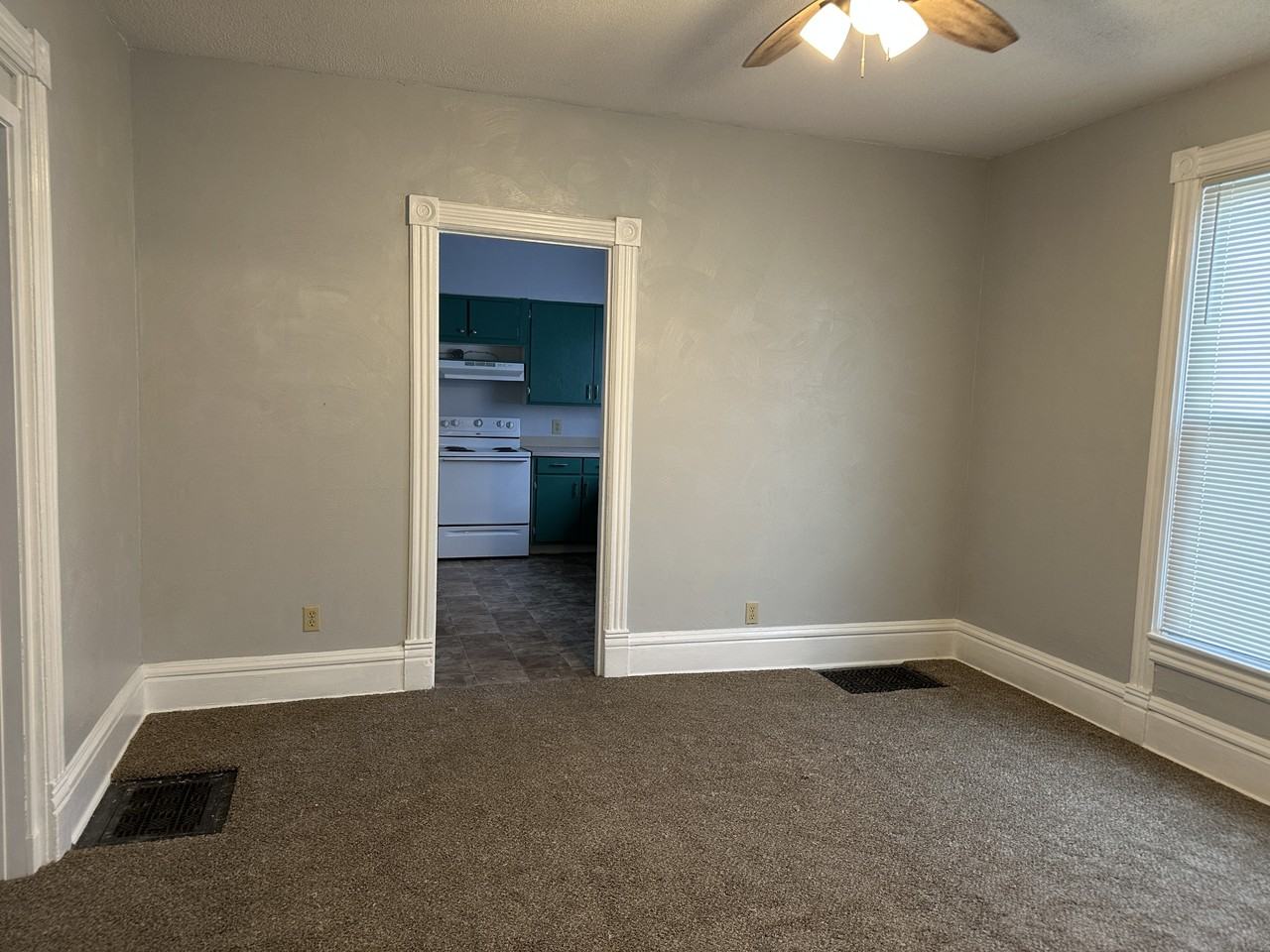 1108 S Carrol Ave - Photo 7 of 20