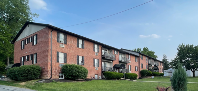 372 Minor Street - Photo 2 of 12