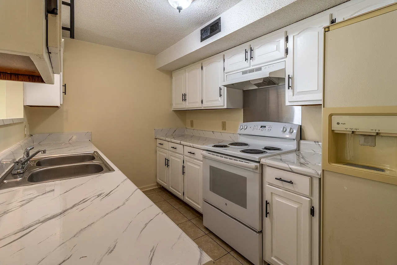 3 Sheridan Road - Photo 2 of 11