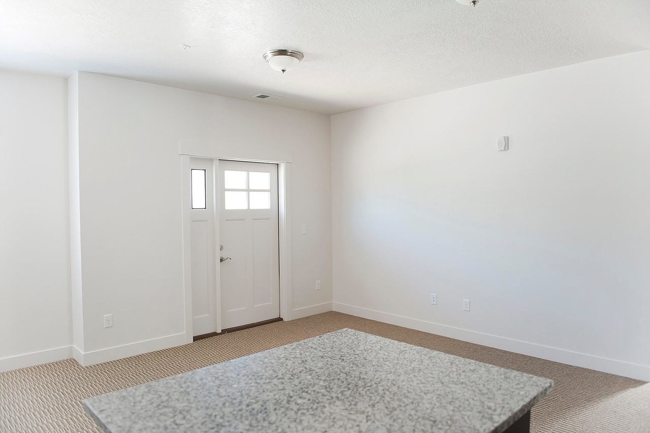 77 West 100 South - Photo 5 of 10