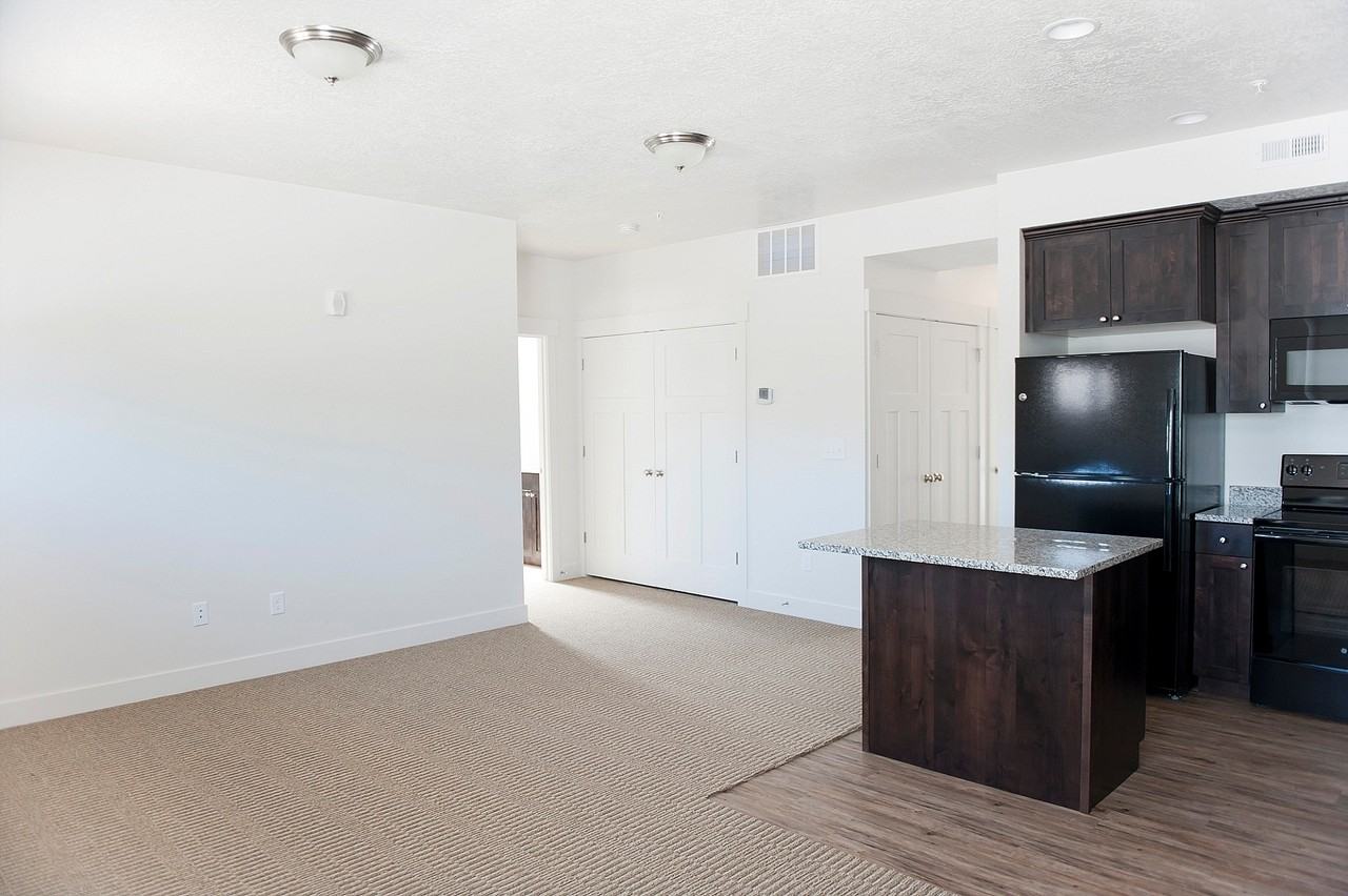 77 West 100 South - Photo 6 of 10