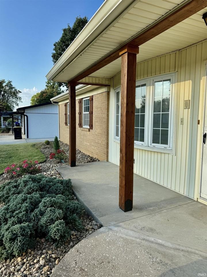 404 S Hickory Dr - Photo 4 of 16