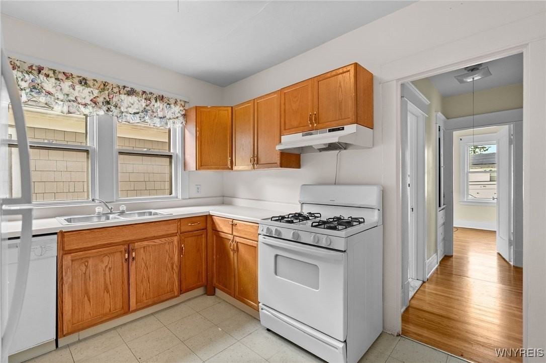 394 Taunton Pl - Photo 6 of 14