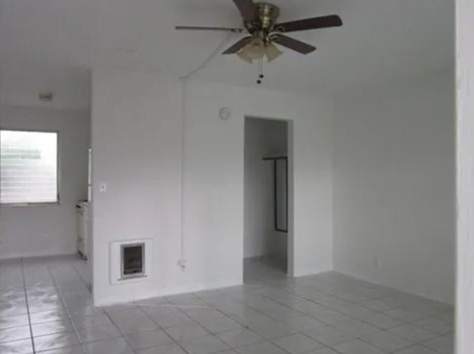 8plex Hollywood - Photo 3 of 20