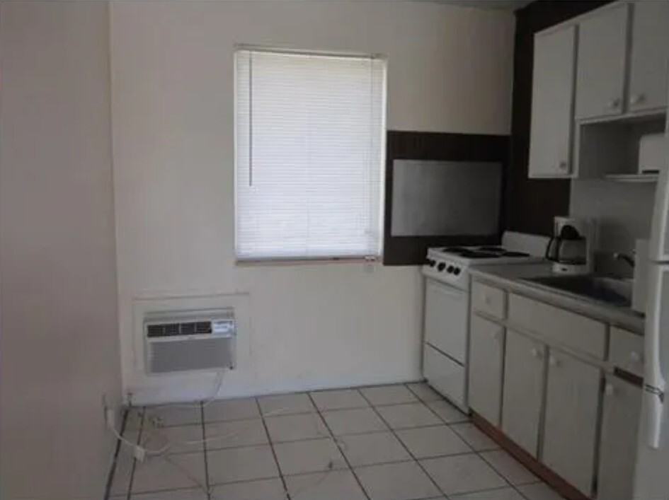 8plex Hollywood - Photo 4 of 20