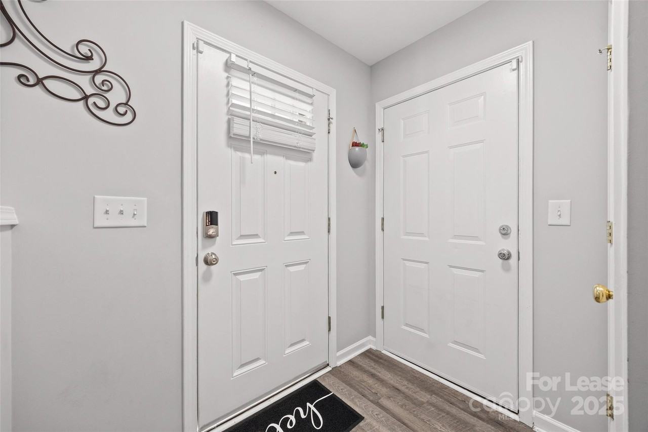 16865 Timber Crossing Rd - Photo 3 of 39