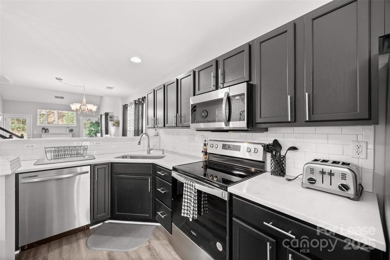 16865 Timber Crossing Rd - Photo 6 of 39