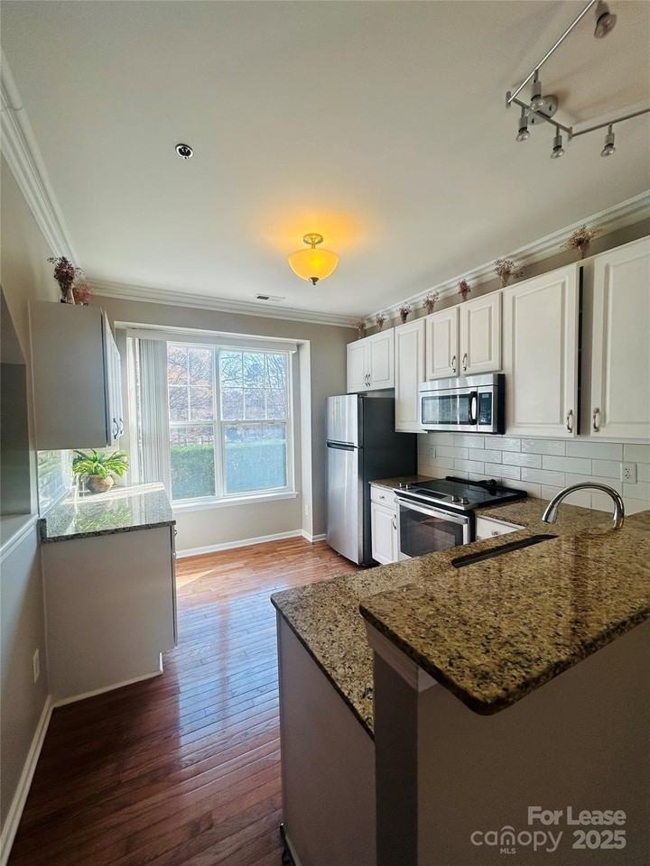 6517 Soapstone Dr - Photo 4 of 33