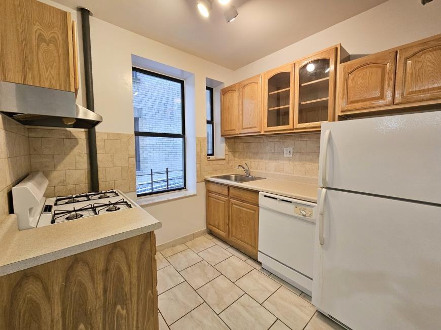 610 West 150th Street - Photo 3 of 9