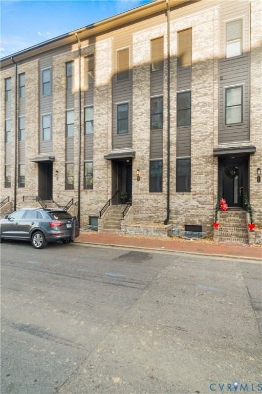 441 W 7th St - Photo 2 of 37