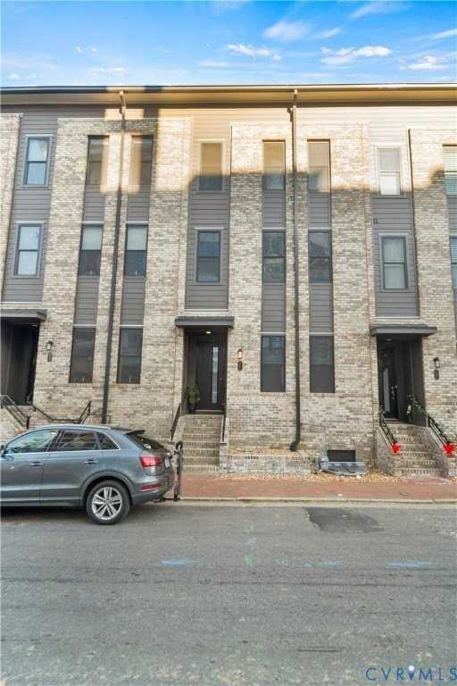 441 W 7th St - Photo 3 of 37