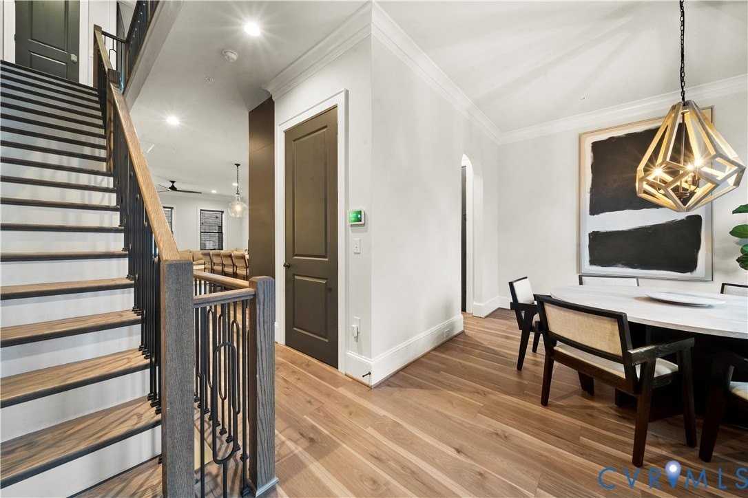 441 W 7th St - Photo 4 of 37