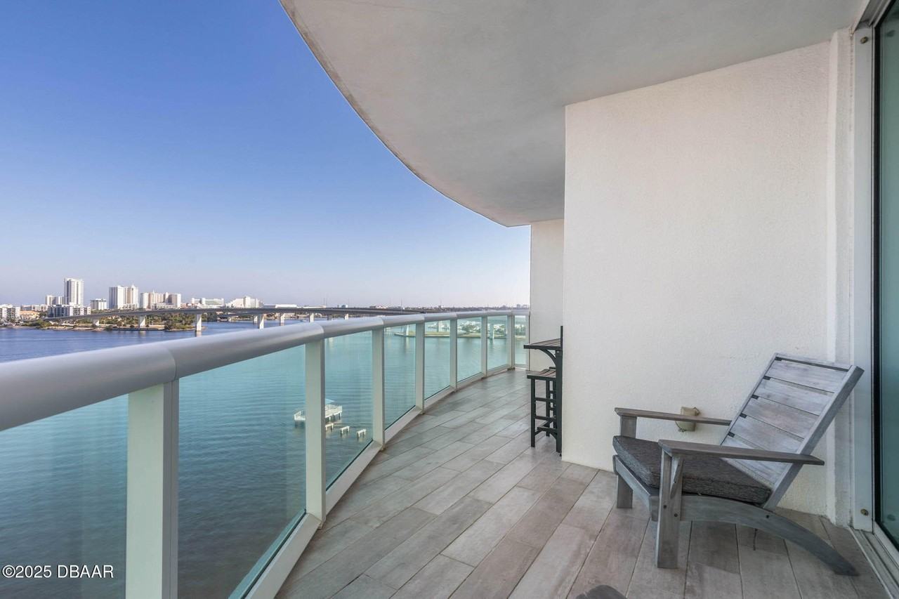 231 Riverside Dr Unit 902 #902 - Photo 6 of 50