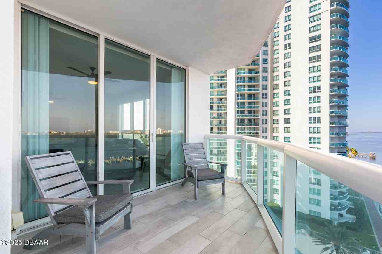 231 Riverside Dr Unit 902 #902 - Photo 7 of 50