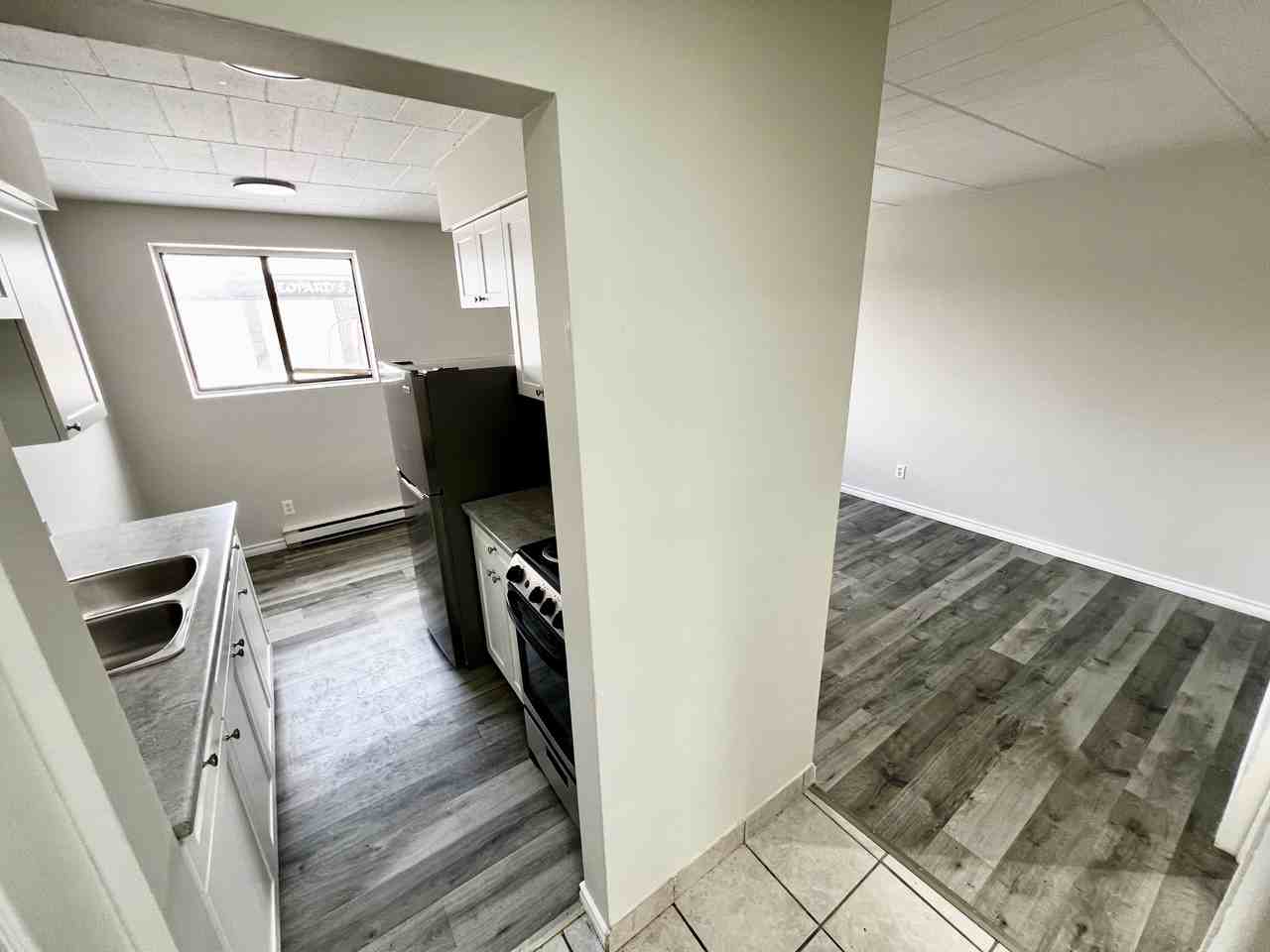 591 Wellington Ave #101 - Photo 3 of 16