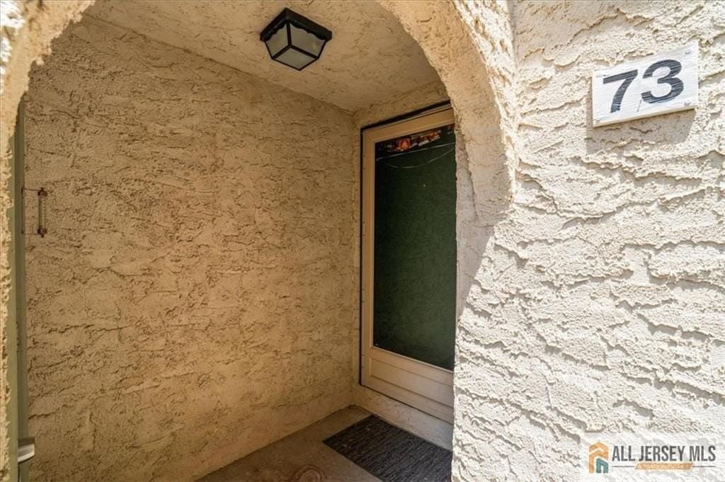 73 Tennyson Dr - Photo 3 of 29