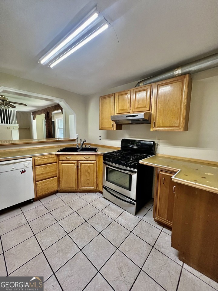 112 Cherry Lane - Photo 2 of 11