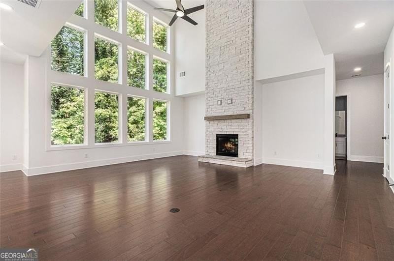 7043 Foundry Dr - Photo 6 of 32