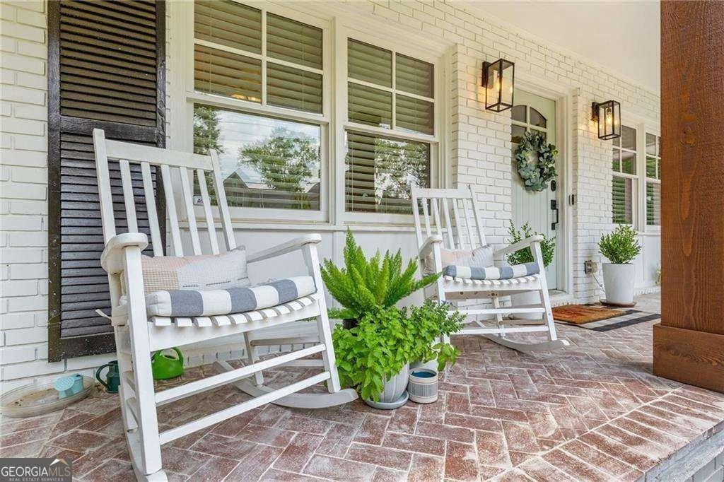 2357 Cortez Way Northeast - Photo 4 of 32