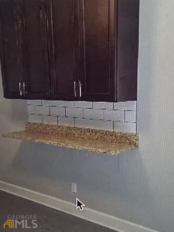 360 360 SE Cherokee Avenue - Photo 7 of 13