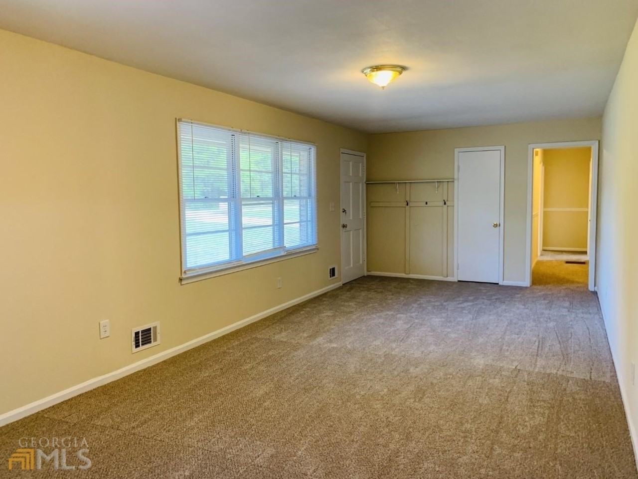 105 Sunrise Drive - Photo 4 of 34