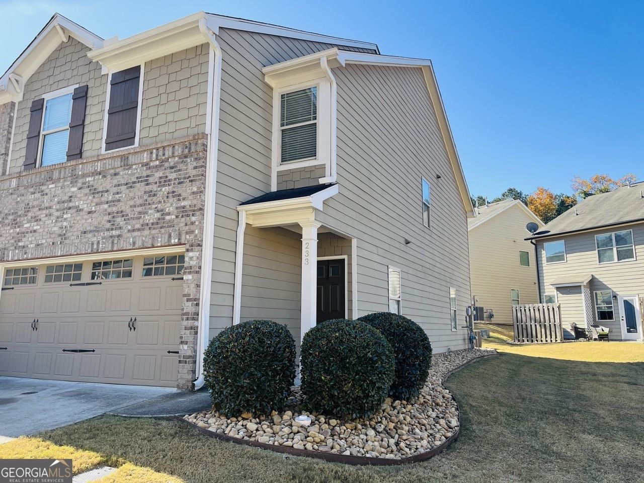 233 Bobbie Way - Photo 2 of 32