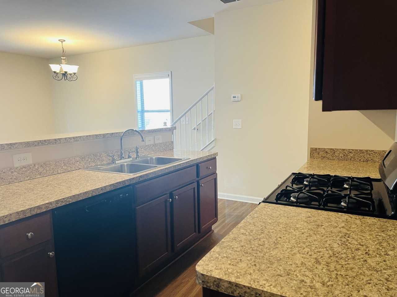 233 Bobbie Way - Photo 7 of 32