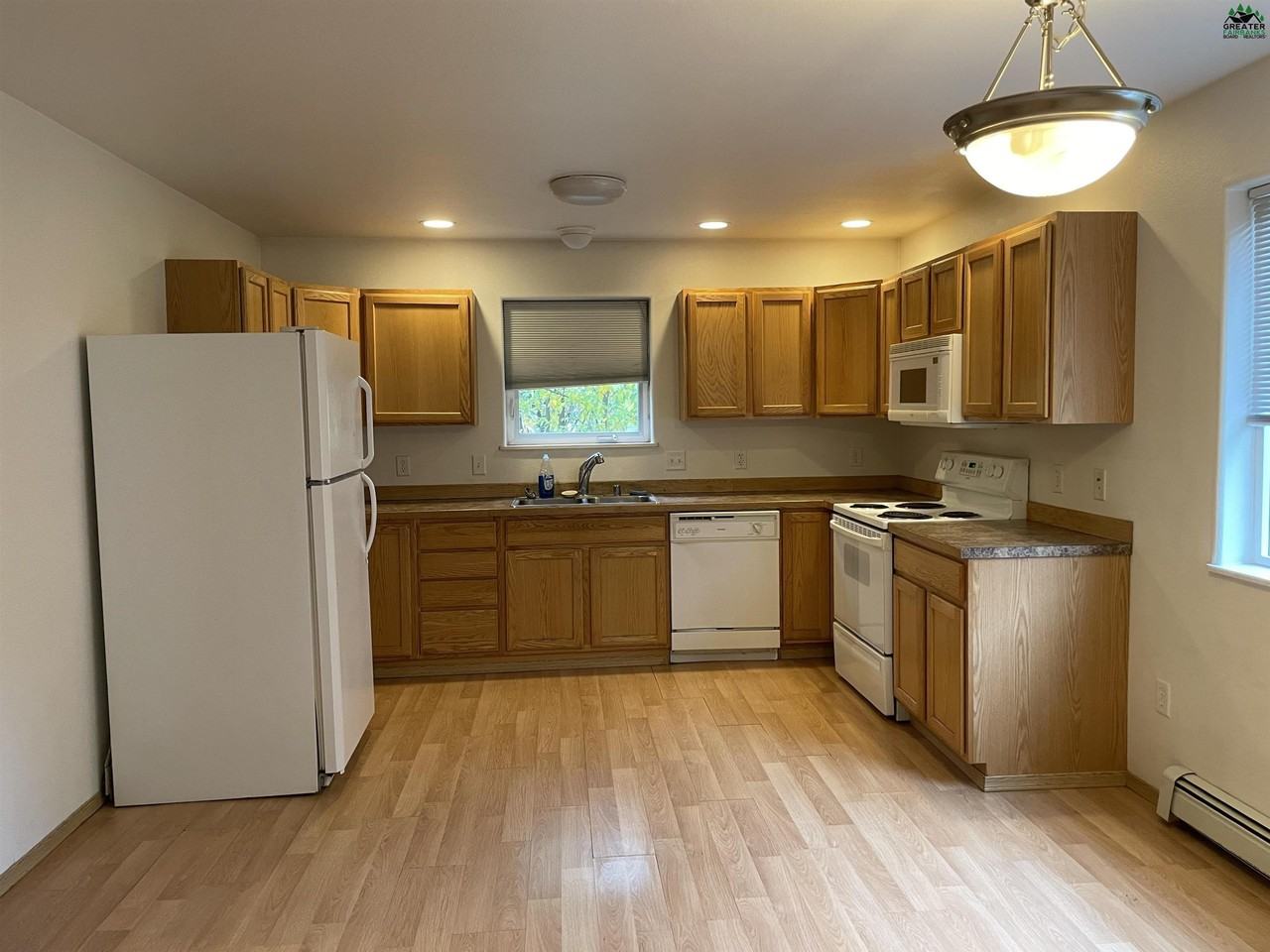 4936 Princeton Dr - Photo 2 of 25