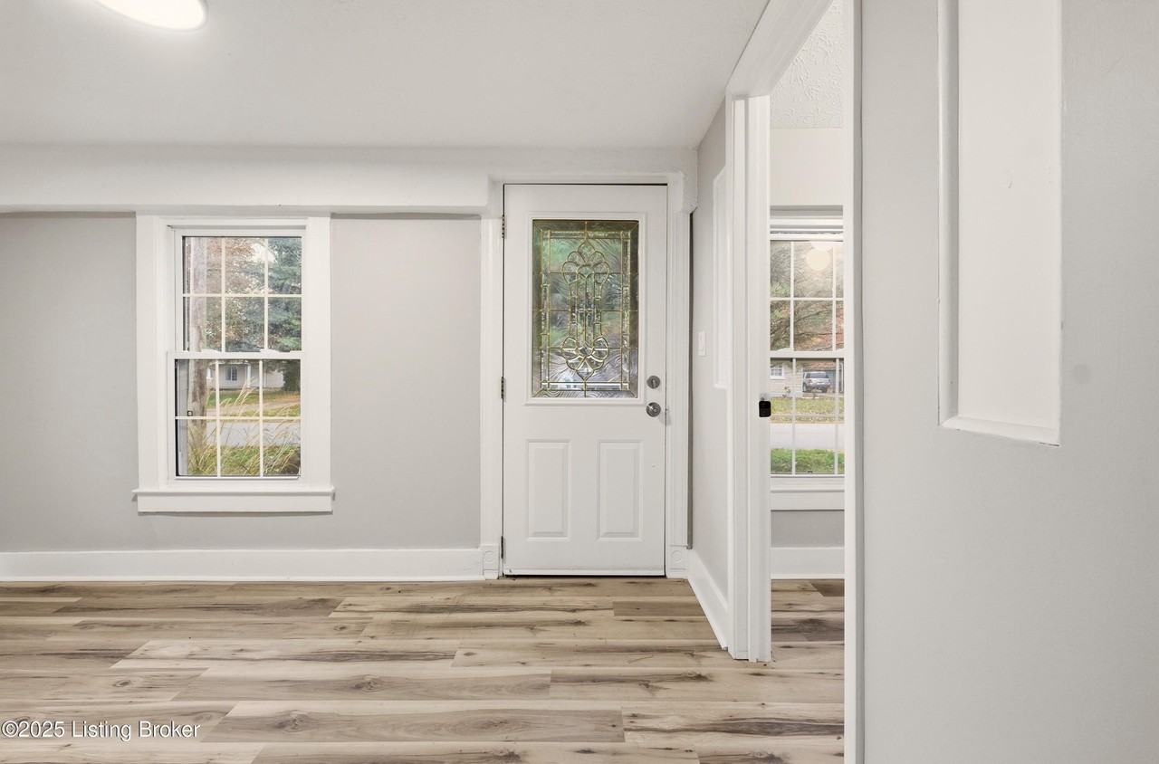 7173 Beechland Ave - Photo 3 of 34