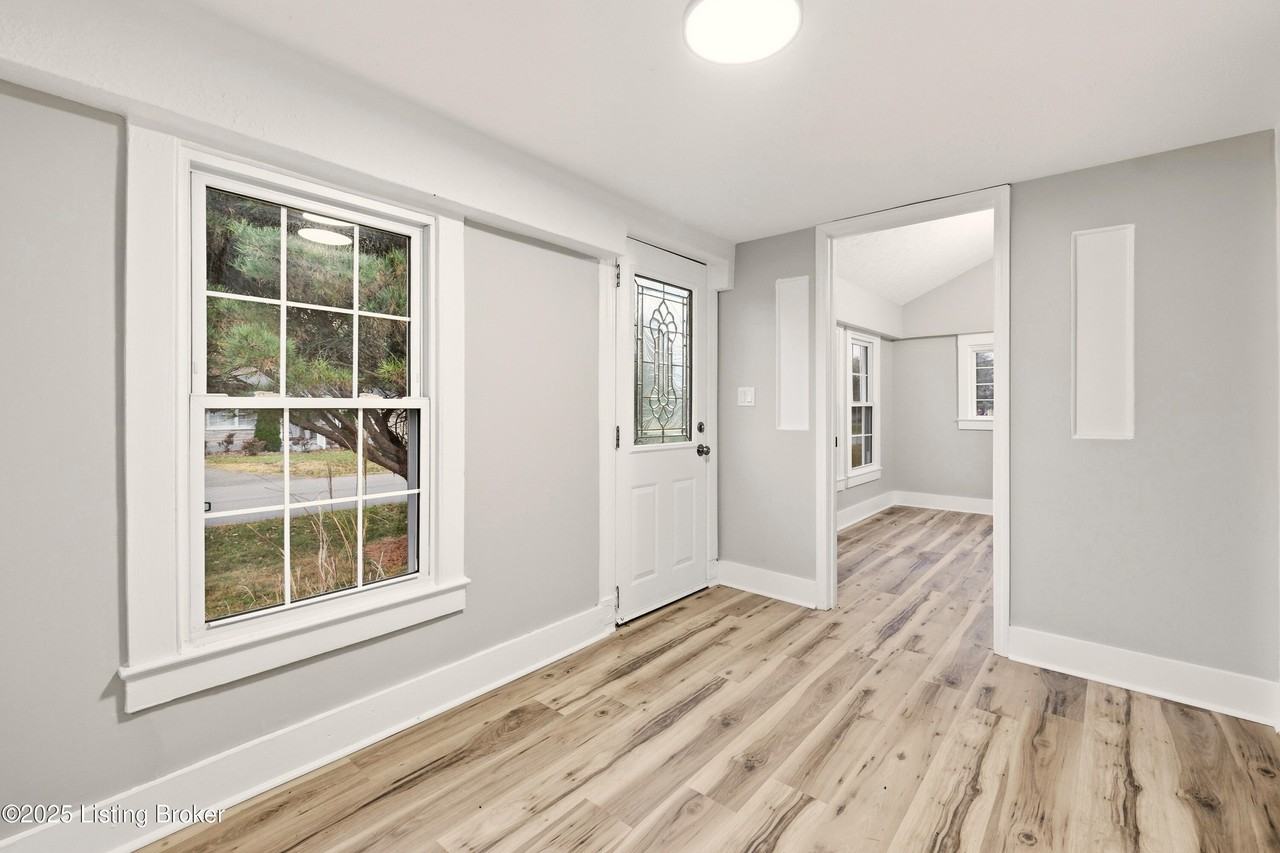 7173 Beechland Ave - Photo 5 of 34