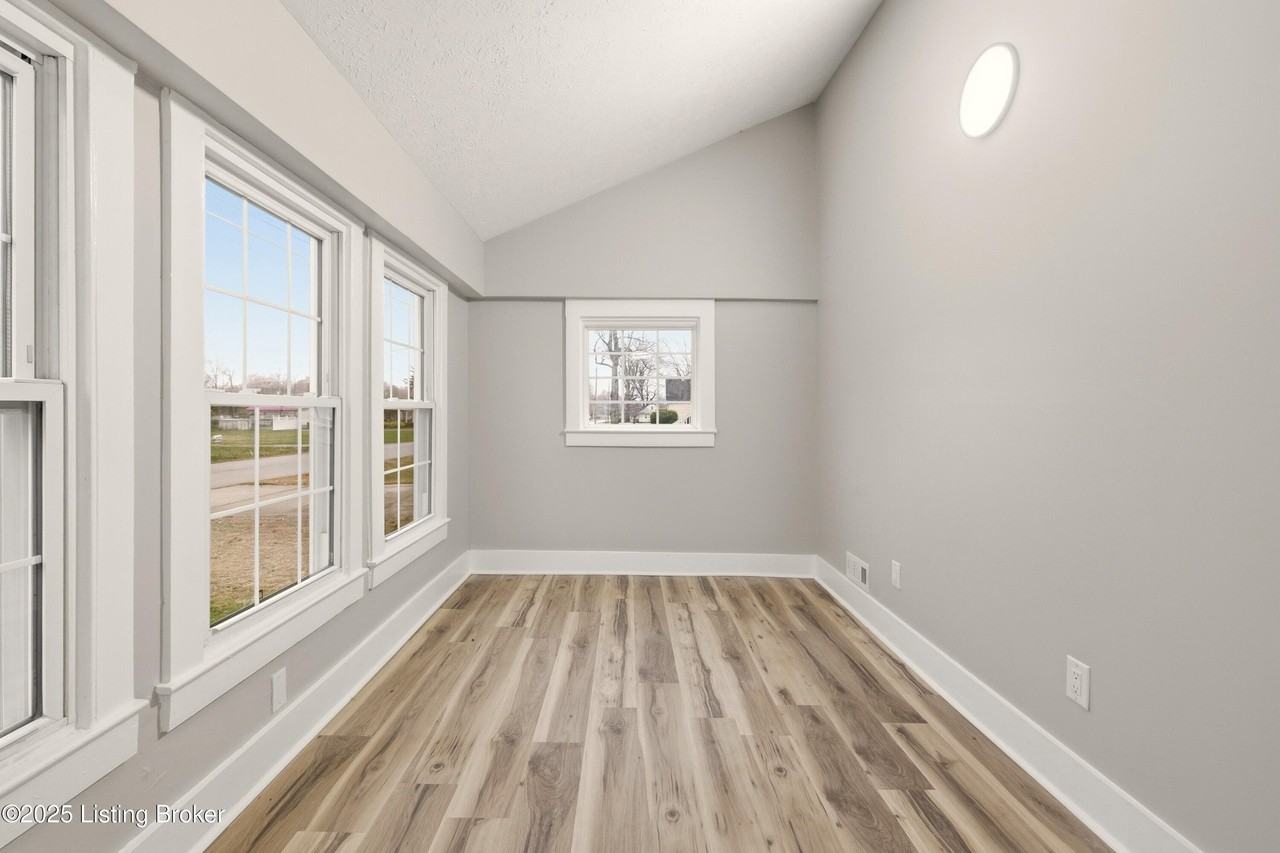 7173 Beechland Ave - Photo 6 of 34