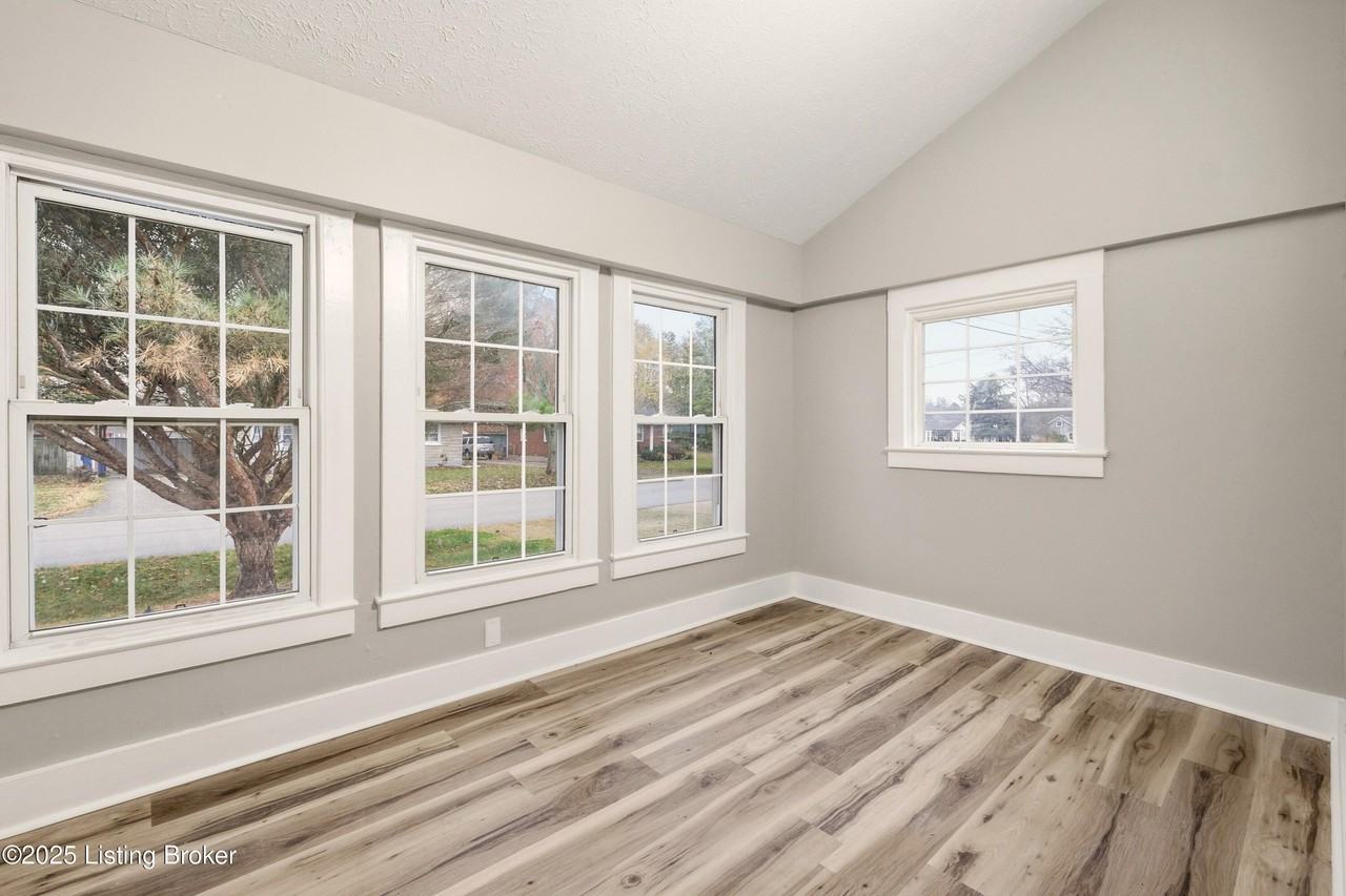 7173 Beechland Ave - Photo 7 of 34