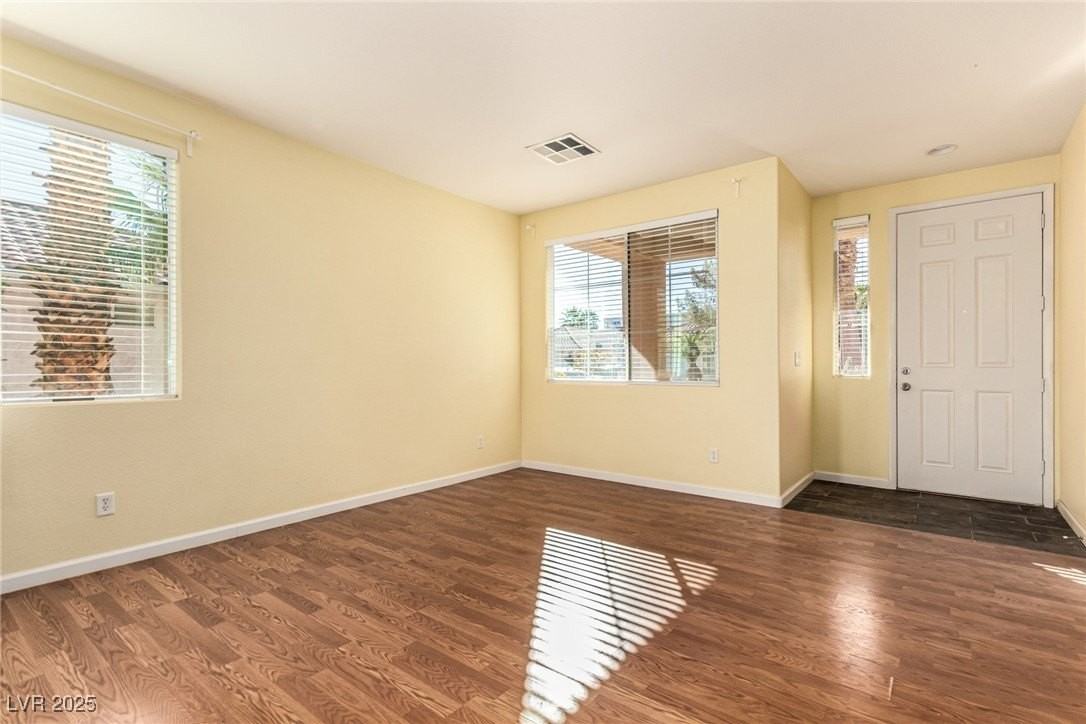 7196 Cressida Court - Photo 3 of 30