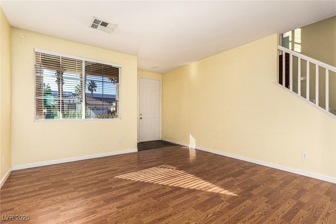 7196 Cressida Court - Photo 4 of 30