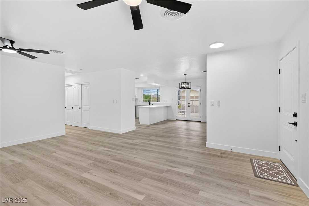 405 Scenic Dr - Photo 7 of 41