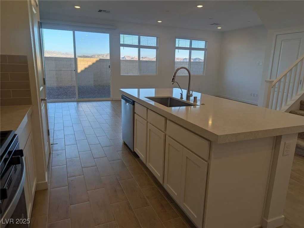 246 Kobuk Ave - Photo 4 of 17