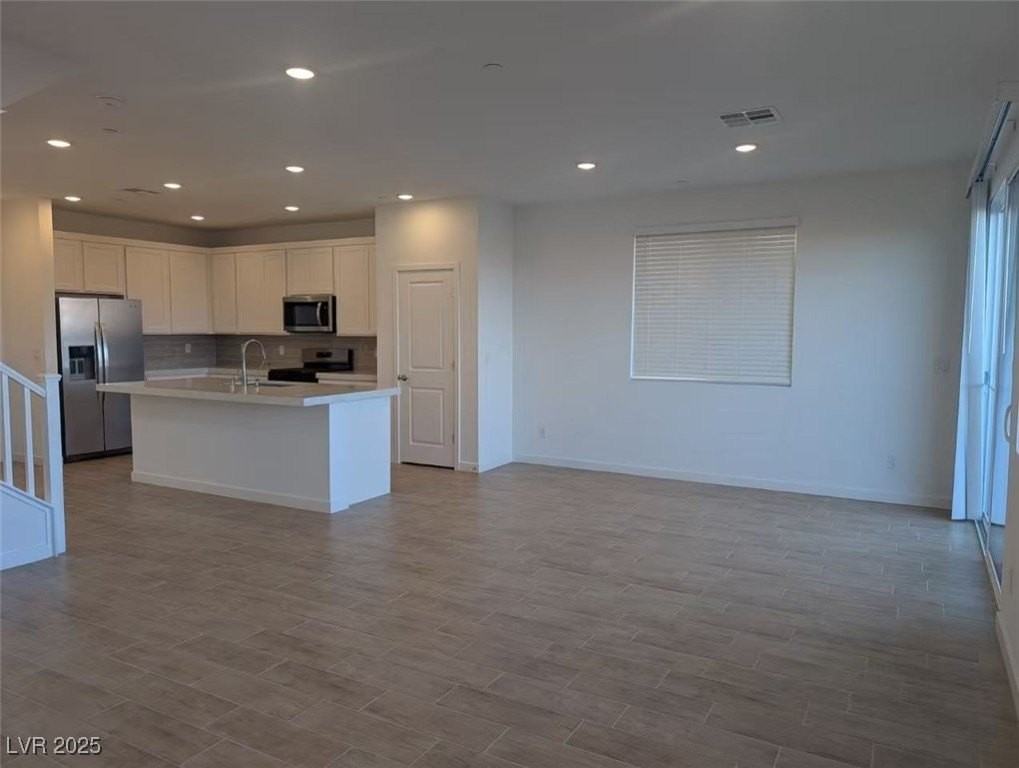 246 Kobuk Ave - Photo 6 of 17