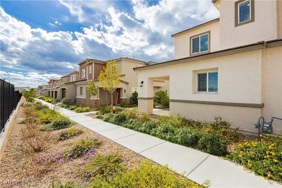 6152 Rathbone St - Photo 4 of 39